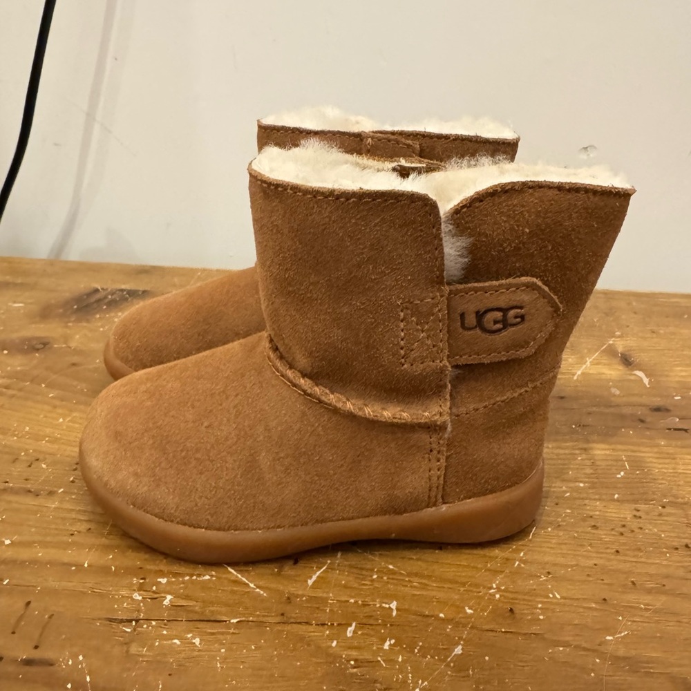 UGG Kids Chestnut Boots - Picture 3 of 8